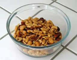 Ingredientes: Maní tostado, almendras tostadas, castañas de cajú tostadas.